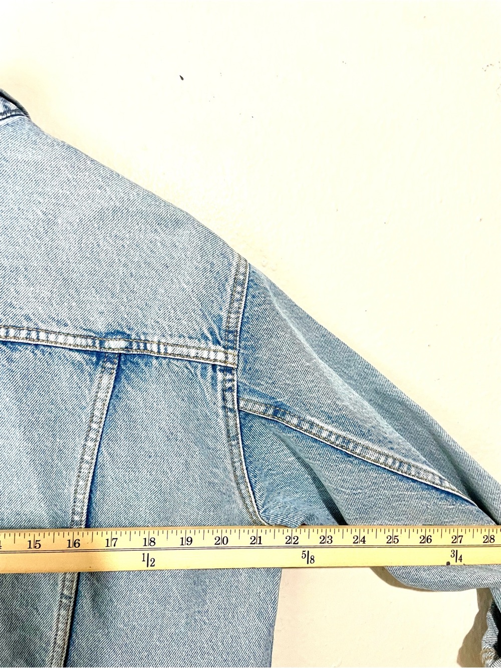 Old Navy Denim Jacket L Distressed Blue Classic Trucker Streetwear Light Wash - Picture 6 of 7
